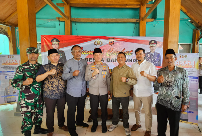 Jumat Curhat di Katapang, Kapolresta Bandung Tanggapi Keluhan Warga