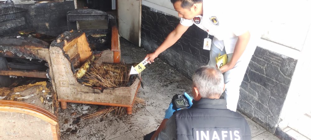 Polisi Buru Seorang Pria Terkait Terbakarnya Rumah Mantan Pacar di Sukabumi