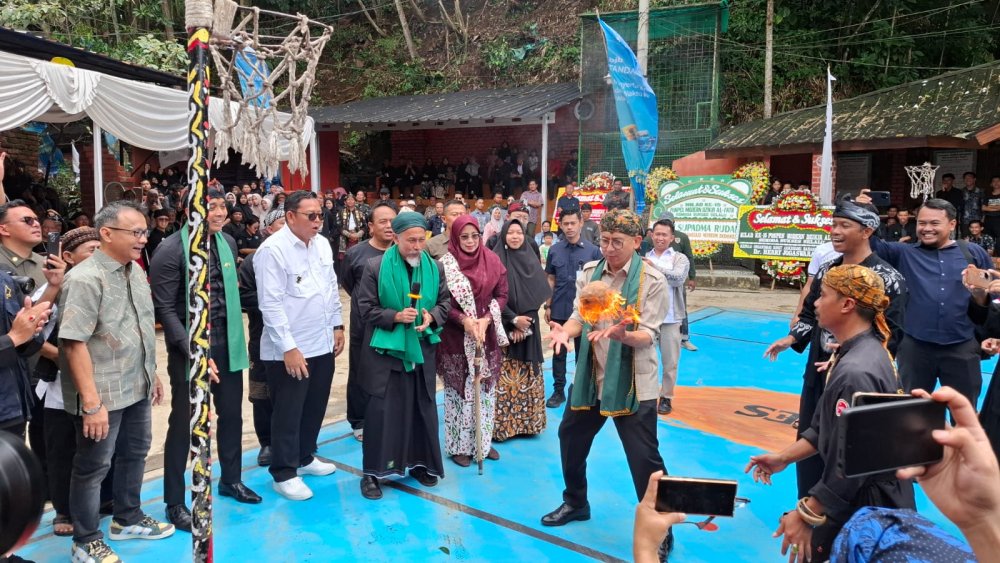 Coba Bermain Bola Leungeun Seuneu di Sukabumi, Fadli Zon: Unik dan Khas