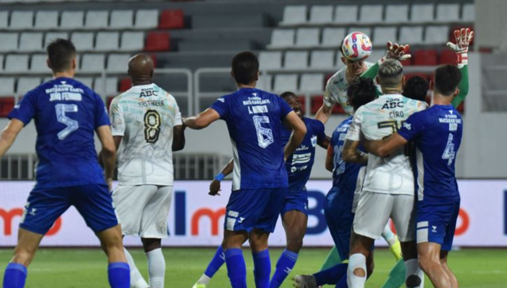 Persib Kokoh di Puncak, Tundukkan PSIS Meski Bermain dengan 10 Pemain