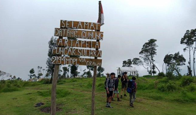Gunung Artapela: Wisata Alam Dekat Bandung dengan Jalur Pendakian Mudah