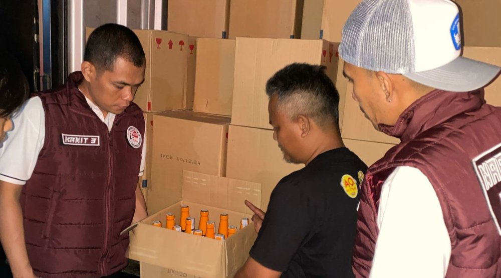Sat Res Narkoba Polresta Bandung Sita Ribuan Botol Miras dalam Pekat