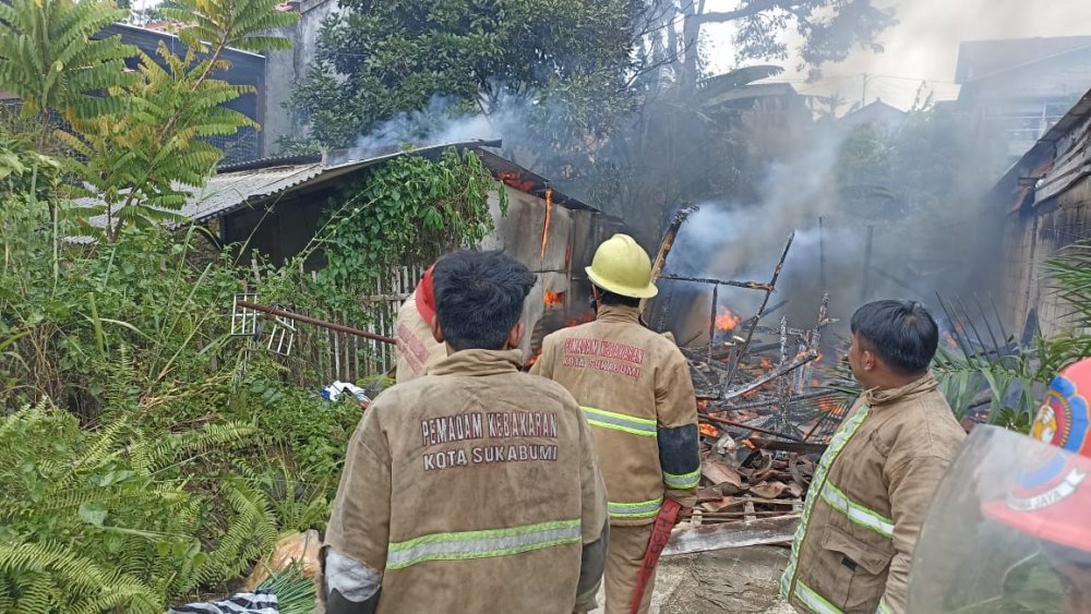 Si Jago Merah Lalap Sebuah Rumah di Kota Sukabumi