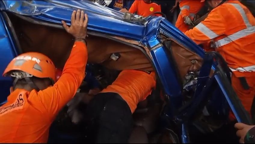 Kronologis Truk Timpa Minibus yang Menewaskan 4 Orang di Sukabumi