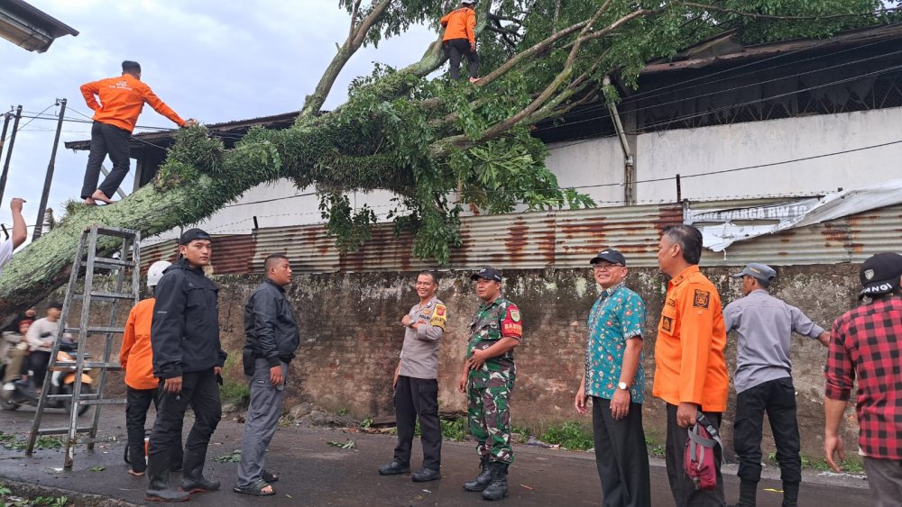 Cuaca Ekstrem di Bandung: Pemkab Imbau Masyarakat Waspada Potensi Bencana Alam