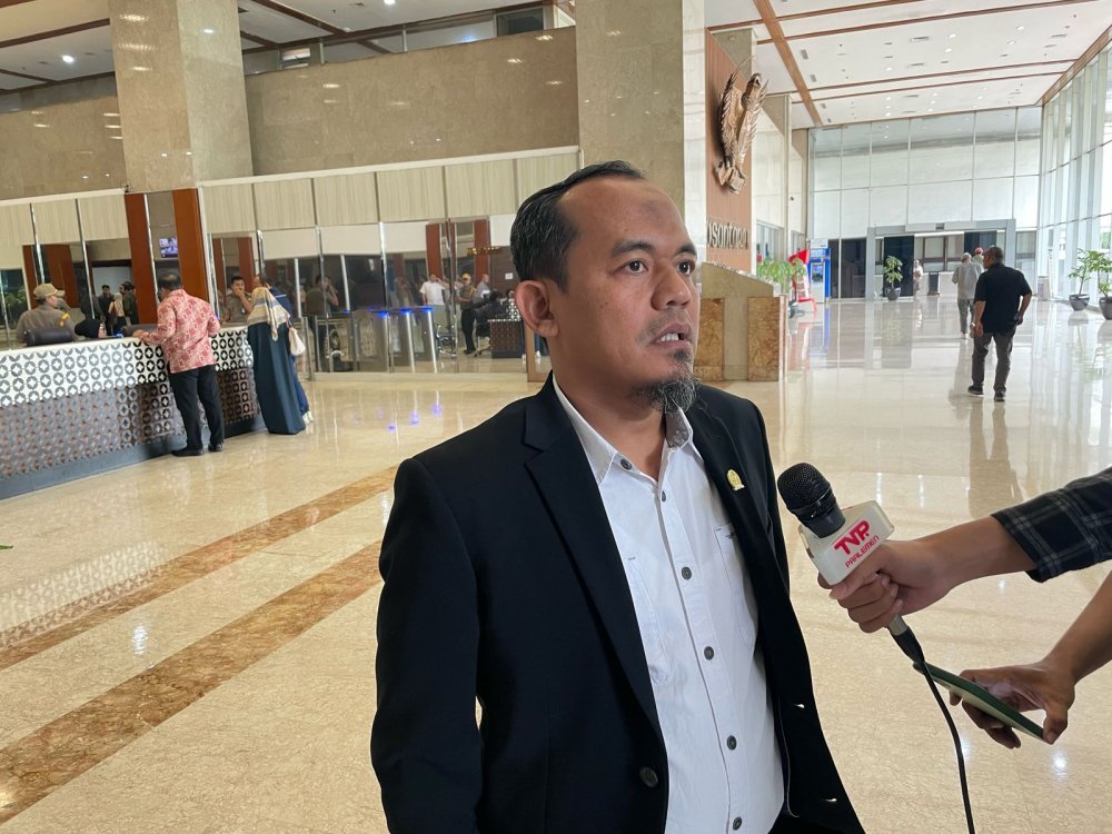 Riyono Salurkan 2.500 Liter Pestisida untuk Atasi Hama Wereng di Ponorogo