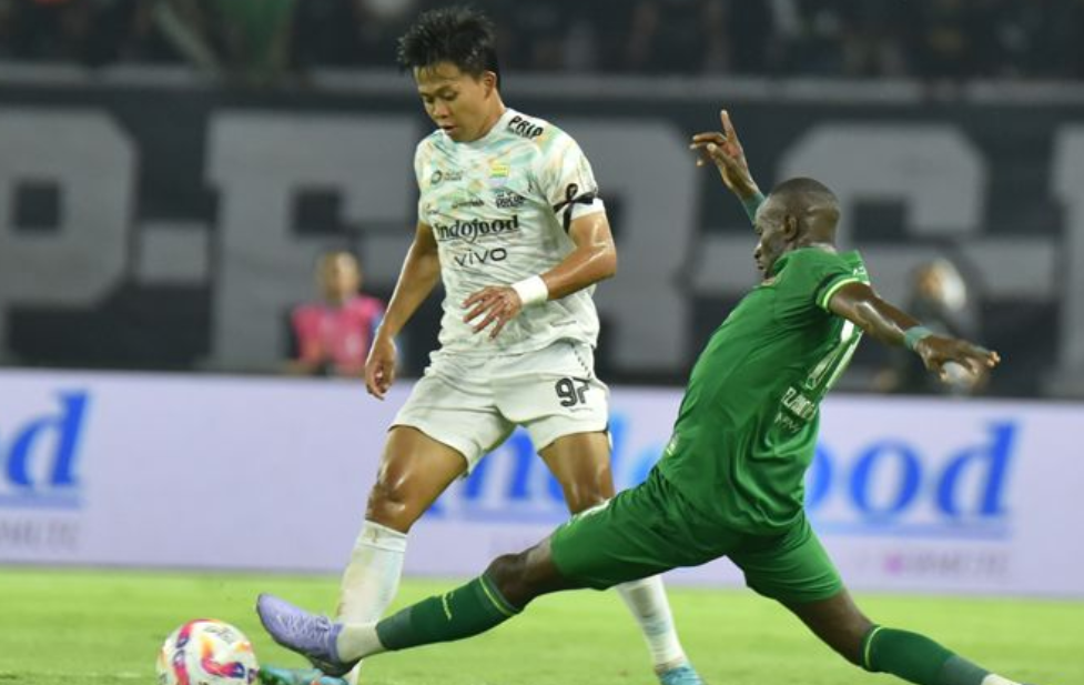 Persib Takluk 1-4 dari Persebaya, Kekalahan Tandang Perdana Maung Bandung