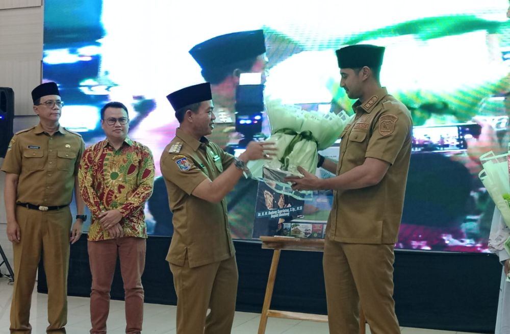 Bupati Bandung Luncurkan Buku Aksara Swara, Perkuat Literasi Budaya Sunda