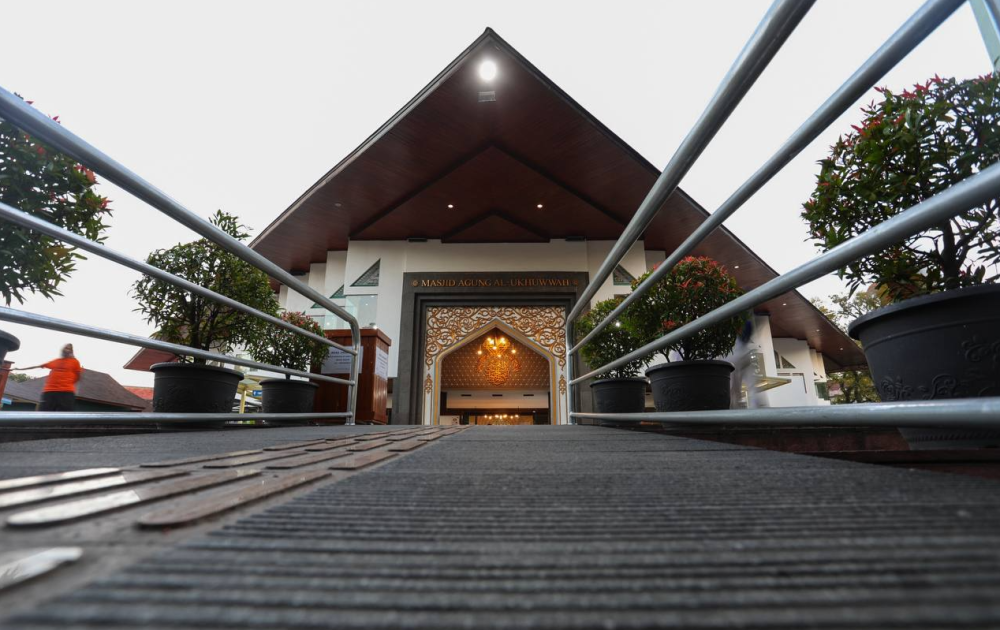 Pemkot Bandung Siapkan 1843 Masjid dan 591 Lapangan untuk Salat Idulfitri 2025