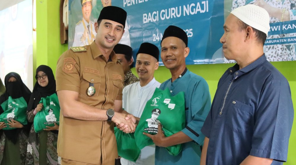 Pemkab Bandung Distribusi Bantuan Cadangan Pangan Kepada 15.852 Guru Ngaji