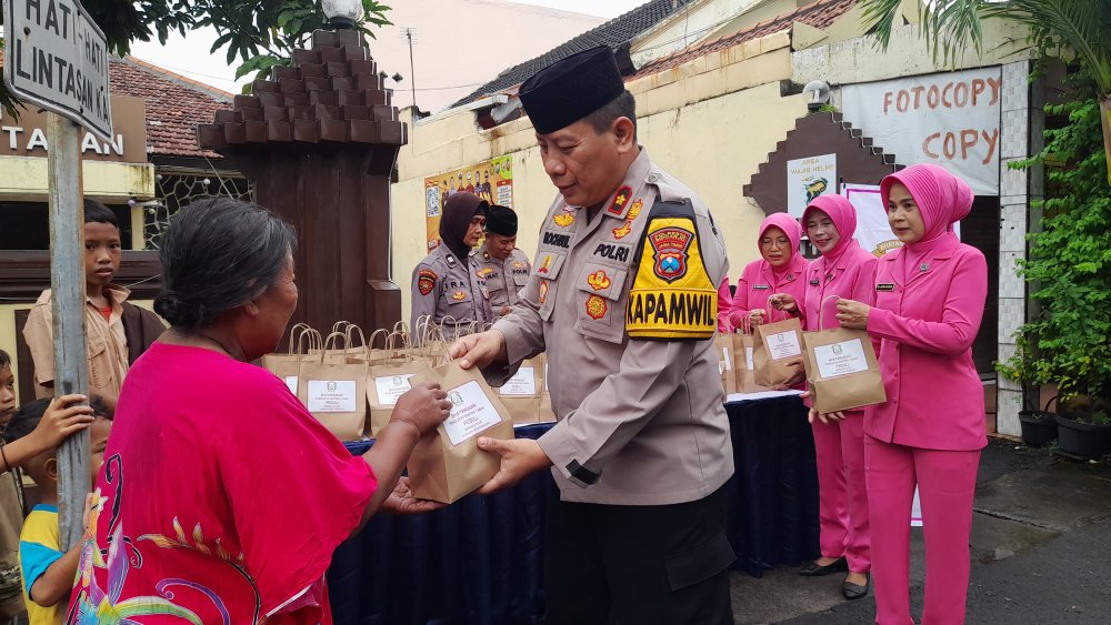 Polsek Taman Bersama Bhayangkari Gelar Bhakti Sosial di Bulan Suci Ramadhan