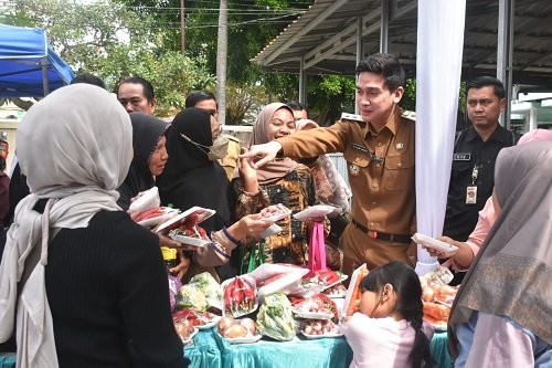 Warga Tanjungsari Antusias Belanja Sembako di Gerakan Pangan Murah