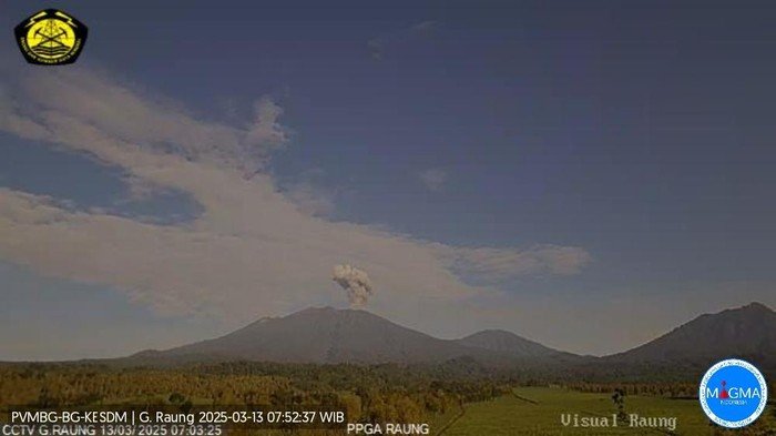 Gunung Raung dan Semeru di Jawa Timur Erupsi Pagi Tadi