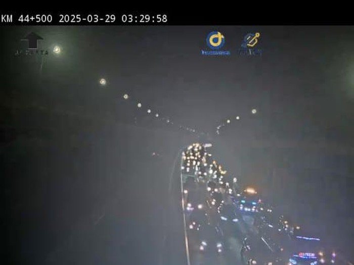 Jasa Marga Laporkan Kepadatan Volume Lalu Lintas di Tol Cikampek Arah Timur pada Dini Hari