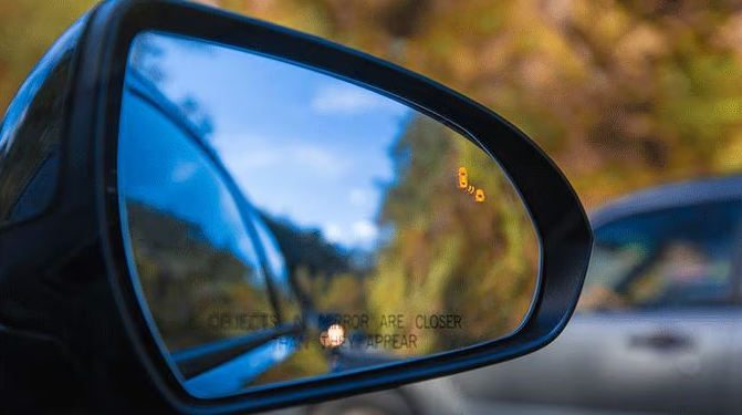 Pengendara Motor Rawan Kecelakaan Akibat Blind Spot, Ini Cara Menghindarinya