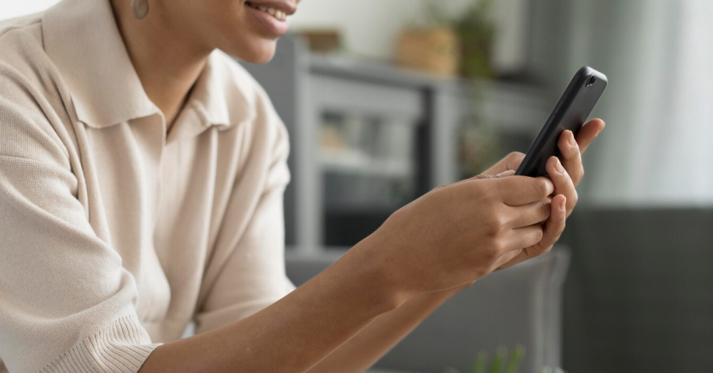 Warga RI Habiskan 7 Jam Sehari Online, Mayoritas Lewat Ponsel