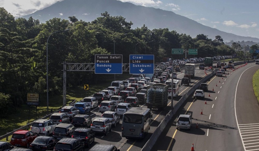 Atasi Kepadatan Lalu Lintas, Jasa Marga Berlakukan Contraflow di Tol Jagorawi Arah Puncak Pagi ini
