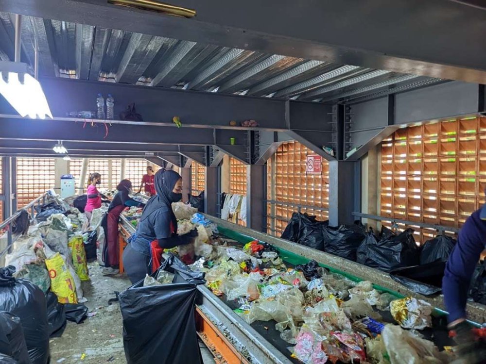 Pemda Kota Bandung Luncurkan Program Pengolahan Sampah Berbasis Teknologi