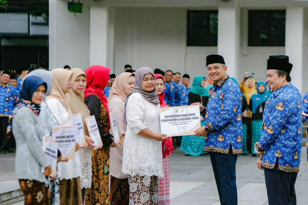 Perempuan Kepala Keluarga di Bandung Dapat Modal Usaha hingga Rp2 Juta