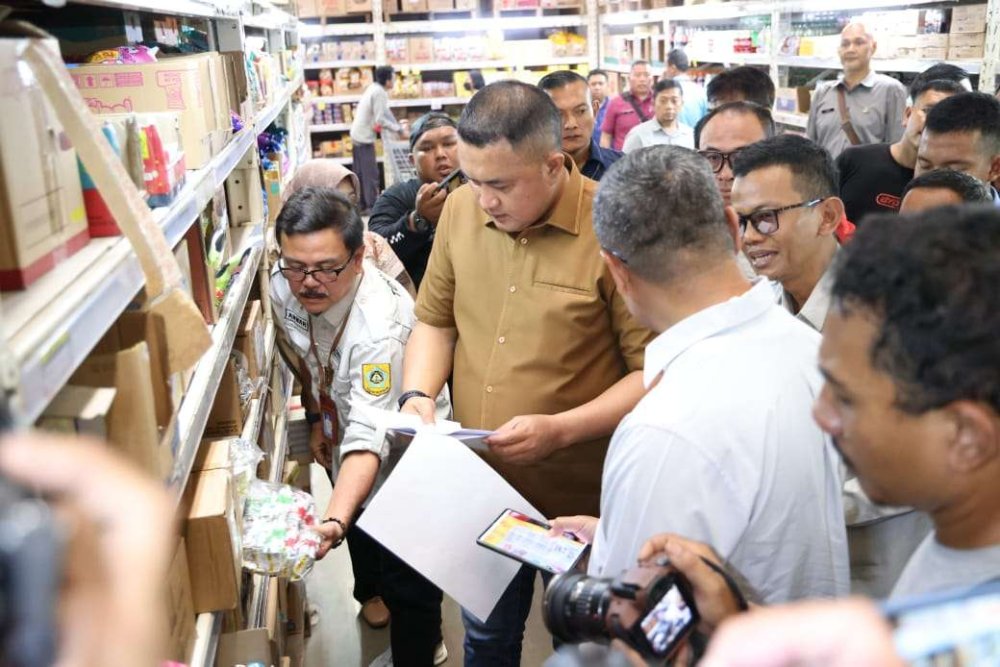 Bupati Bogor Sidak Dua Supermarket Besar, Pastikan Tidak Ada Produk Mengandung Babi