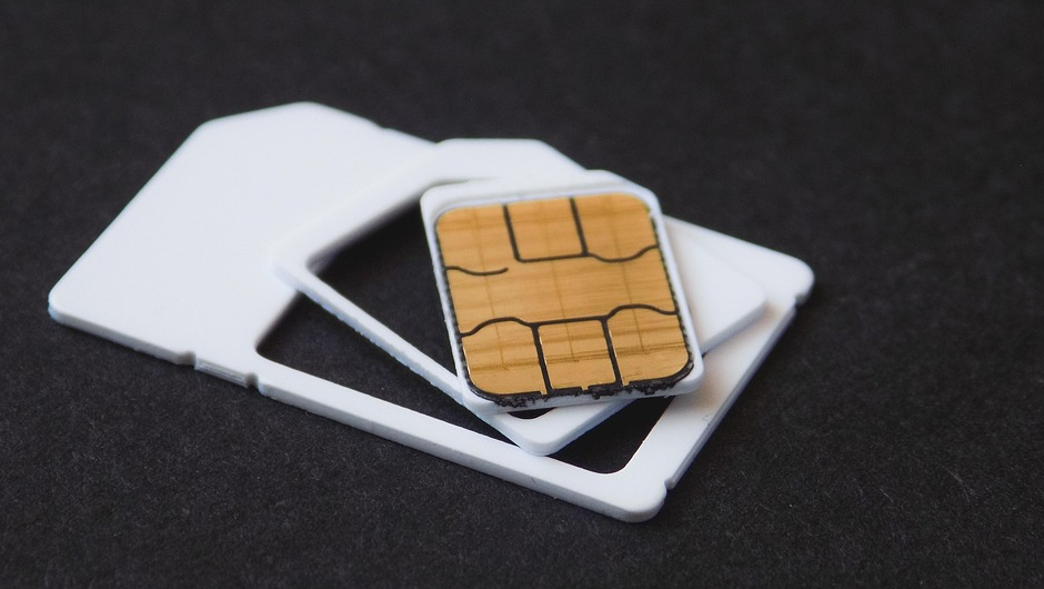 Menkomdigi Siapkan Sanksi bagi Operator yang Langgar Batas 3 SIM per NIK