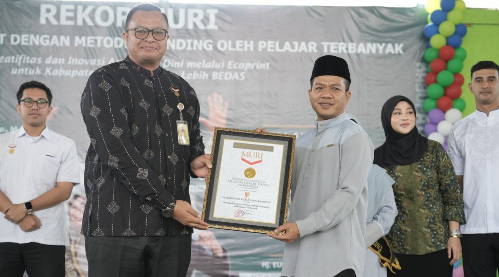 3.840 Siswa PAUD Pecahkan Rekor MURI Membatik Ecoprint dengan Metode Pounding