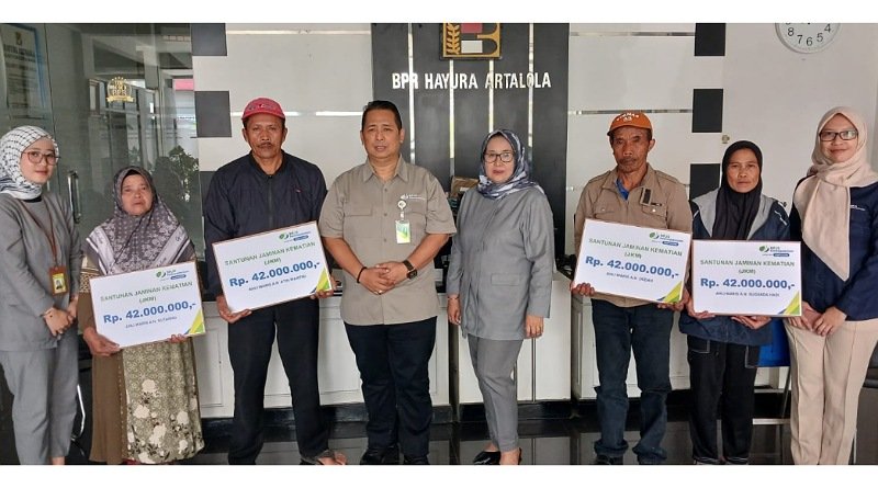 6 Ahli Waris Petani & Pedagang Terima Santunan BPJS Ketenagakerjaan, Masing-masing Rp 42 Juta