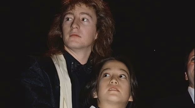 Sean Ono Lennon Buka Suara Soal Isu Perseteruan dengan Kakak Tirinya, Julian Lennon
