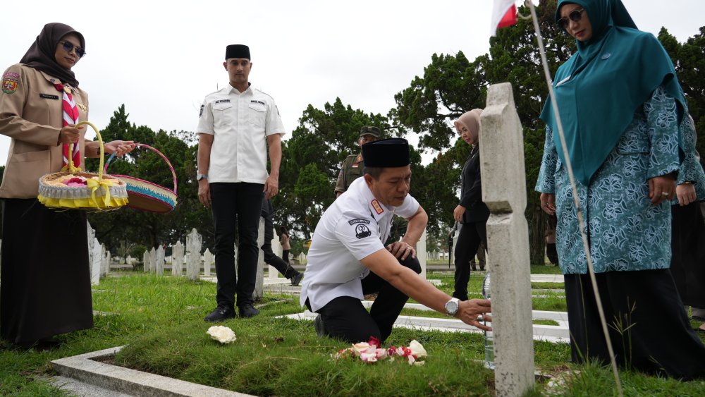 Refleksi Sejarah: Bupati dan Wakil Bupati Bandung Ziarah di Hari Jadi ke-384