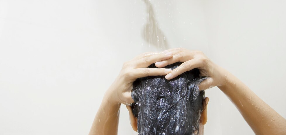 Tak Harus Setiap Hari, Ini Tanda-Tanda Rambut Sudah Perlu Keramas