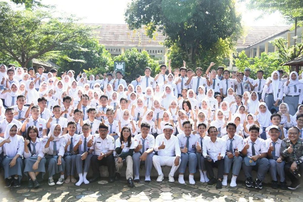 Dedi Mulyadi dan Menkomdigi Sosialisasikan PP Tunas kepada Pelajar di Purwakarta