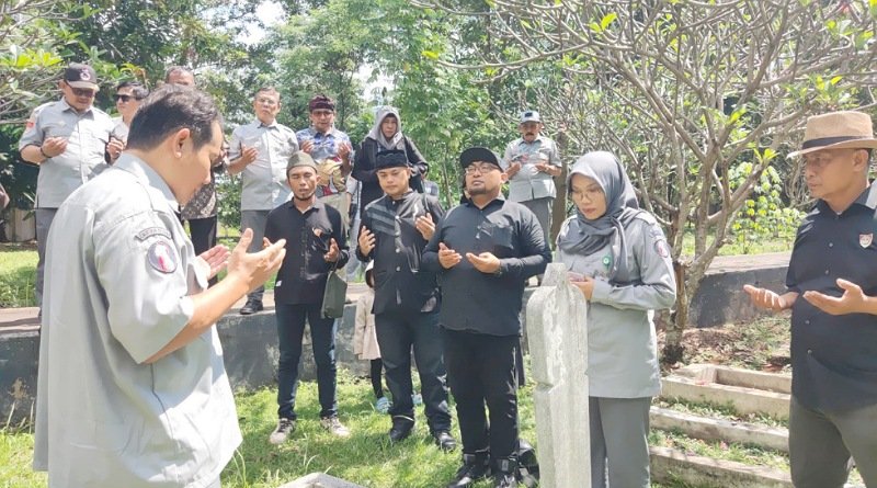 Forum Bela Negara Jabar Ziarah ke Makan Pahlawan di Purwakarta
