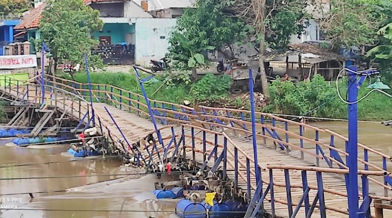 Warga Berharap Jembatan Apung Cijeruk Segera Dibangun