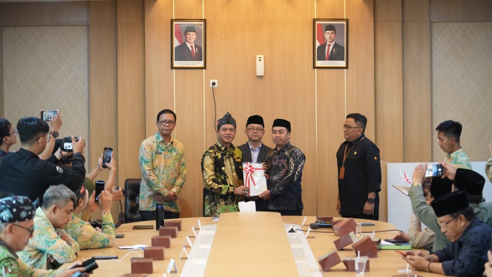 Gratis! Bupati Bandung Launching Percepatan Sertifikat Hak Atas Tanah Masjid dan Madrasah