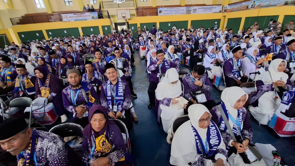 Calon Haji Kloter 18 Asal Kabupaten Sukabumi Berangkat ke Embarkasi