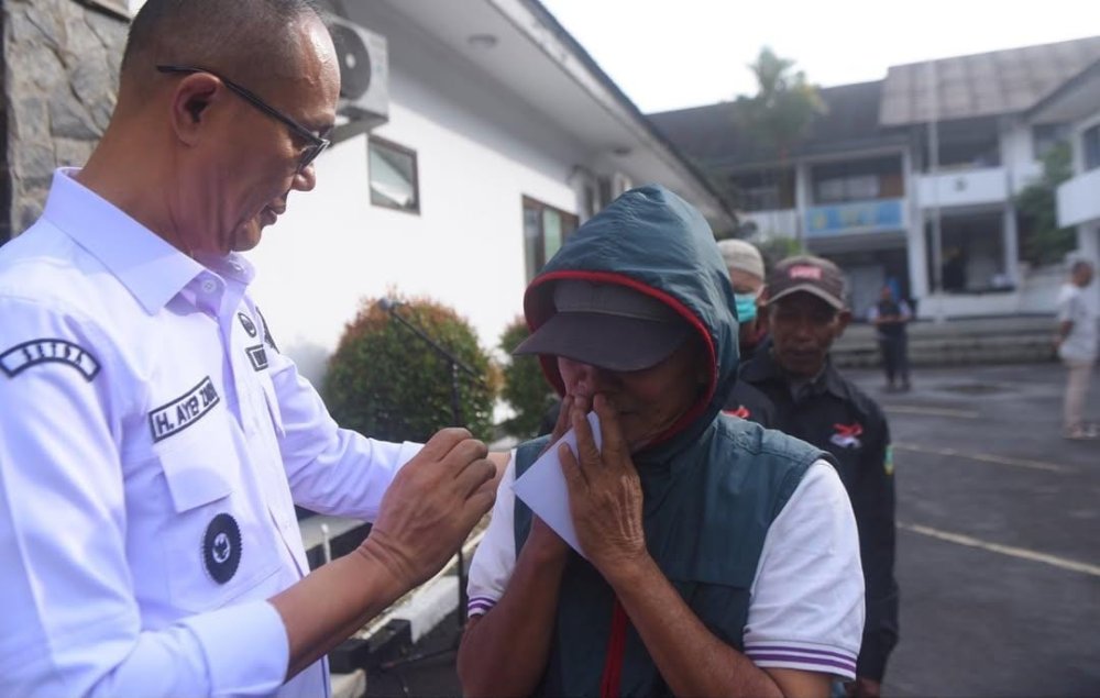 Penarik Becak dan Kusir Delman Semringah Dapat Bantuan dari Pemkot Sukabumi