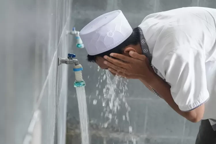 Keutamaan dan Manfaat Berwudhu