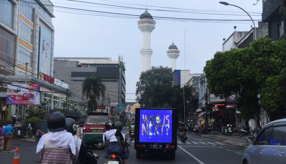 Persib Tampilkan Kejutan Transfer Lewat Videotron Keliling Bandung