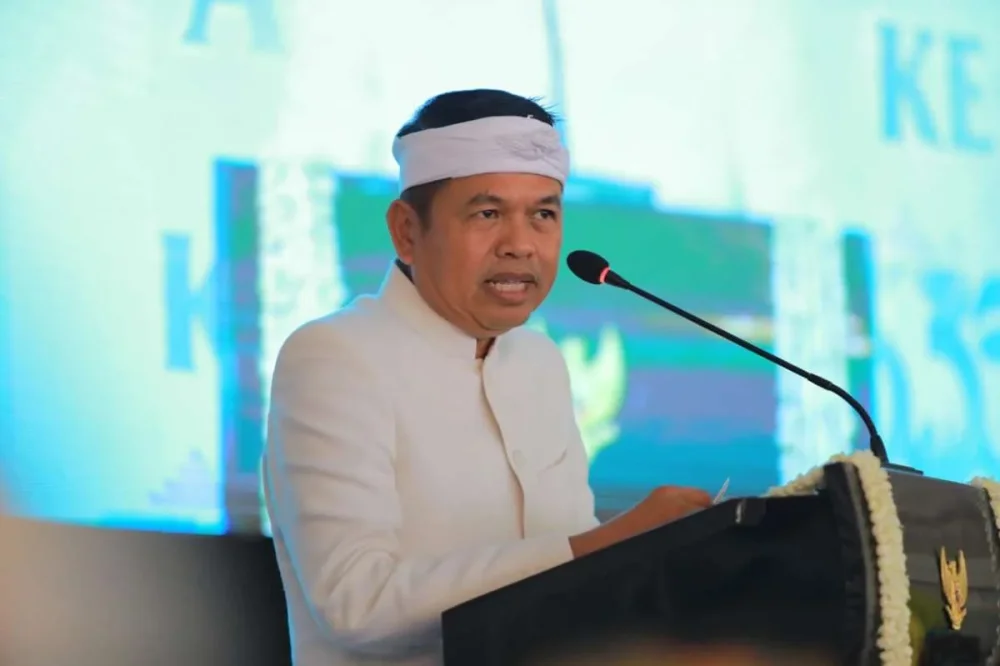 Dedi Mulyadi Soroti Polemik Pemotongan Rambut Siswi Garut