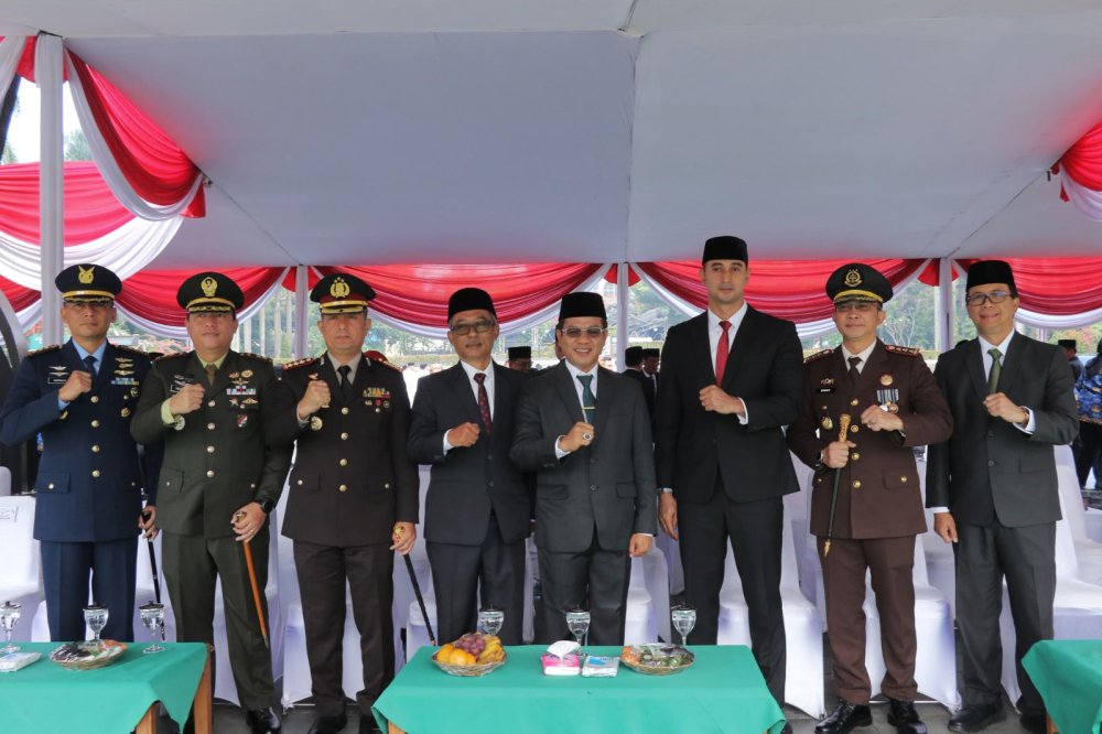 Semangat Pancasila Menggema di Lapangan Upakarti, Bupati Bandung Umumkan Capaian Gemilang 100 Hari Kerja