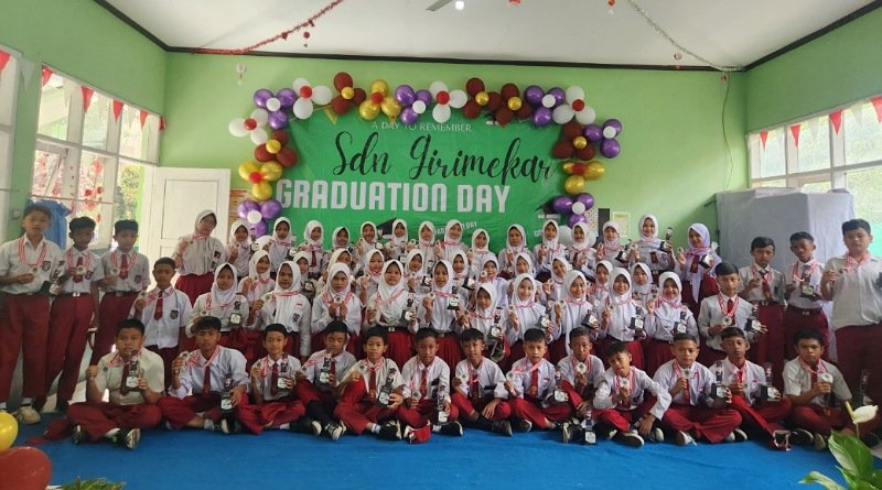 Graduation Day SDN Girimekar: Dukung Wajib Belajar 13 Tahun