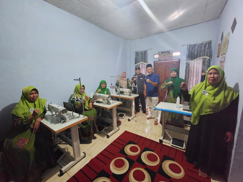 Tarya Witarsa: Bantuan Mesin Jahit Dapat Membangkitkan Ekonomi Masyarakat