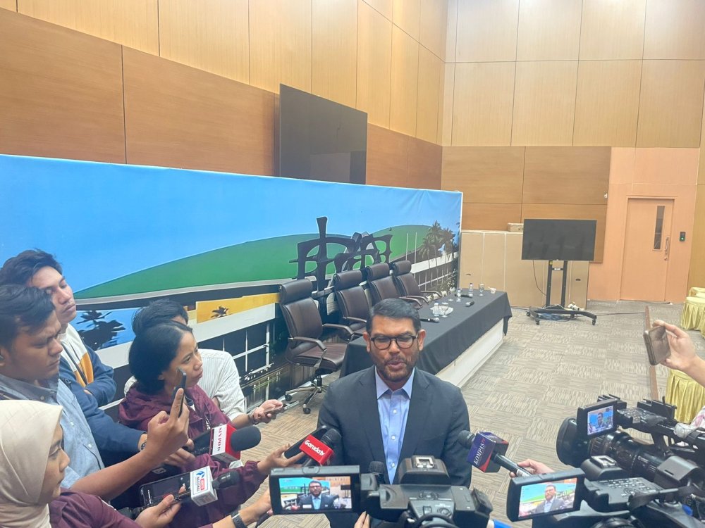 DPR Tegaskan Usia Pensiun Guru Tak Bisa Disamakan dengan Dosen