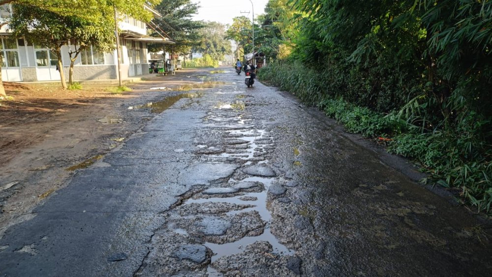 Sudah Bertahun-tahun Jalan di Rancakole Rusak, Warga: Ka Pak Dedi We, Pak Dedi!