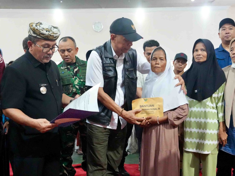 Kemensos Salurkan Rp384 Juta untuk Korban Longsor di Gunung Kuda Cirebon