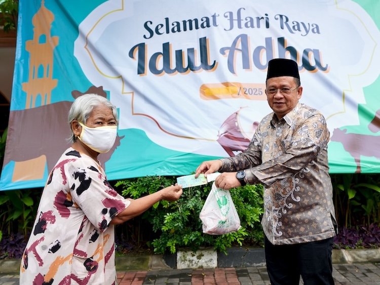 Kemensos Bagikan Daging Kurban Kepada Ribuan Penerima