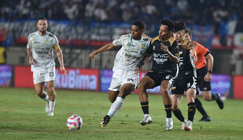 Babak Pertama Persib vs Dewa United: Skor Masih Imbang Tanpa Gol