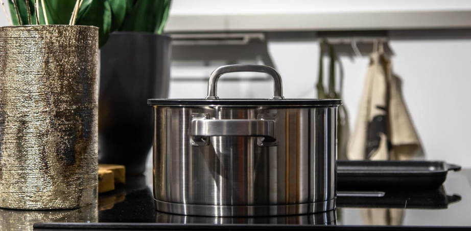 Hindari Kesalahan Ini Saat Membersihkan Peralatan Dapur Stainless Steel