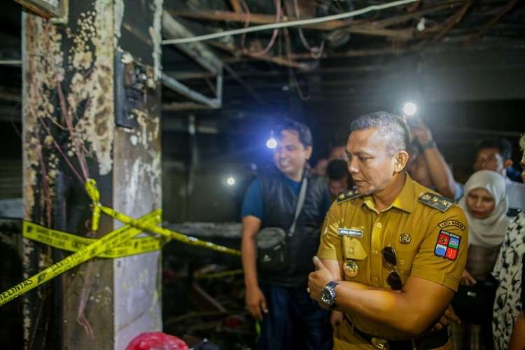 Solusi Sementara untuk Pedagang Pasar Kebon Kembang Pascakebakaran