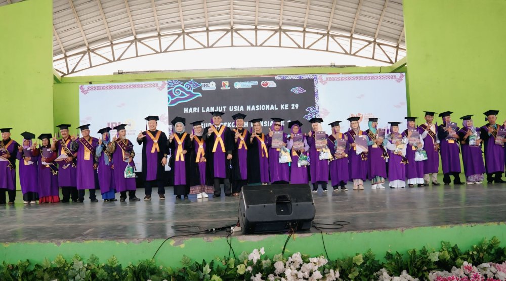 Dadang Supriatna Apresiasi 1.500 Orang Ikuti Wisuda Sekolah Lansia